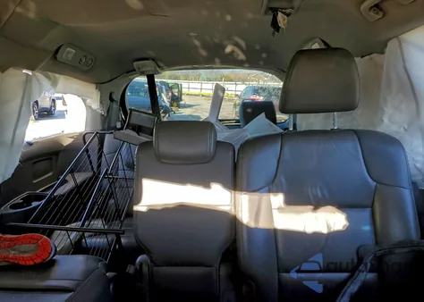 2013 Honda Odyssey Touring z USA, uszkodzony, nr VIN 5FNRL5H92DB031109